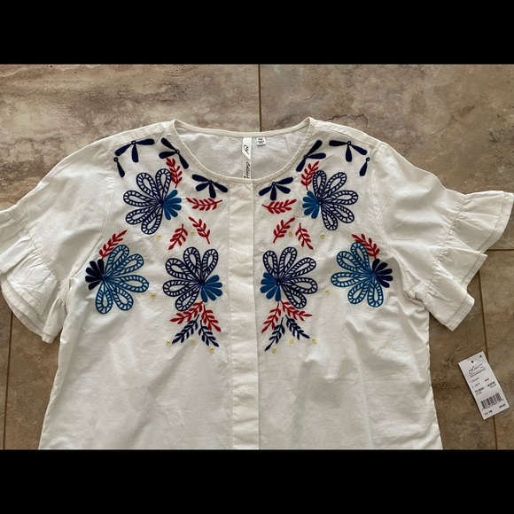 NWT NY Collection Embroidered Ruffle Sleeve Top - Picture 2 of 3